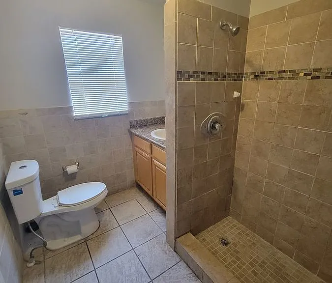 1700 W Cherry St — Photo 5