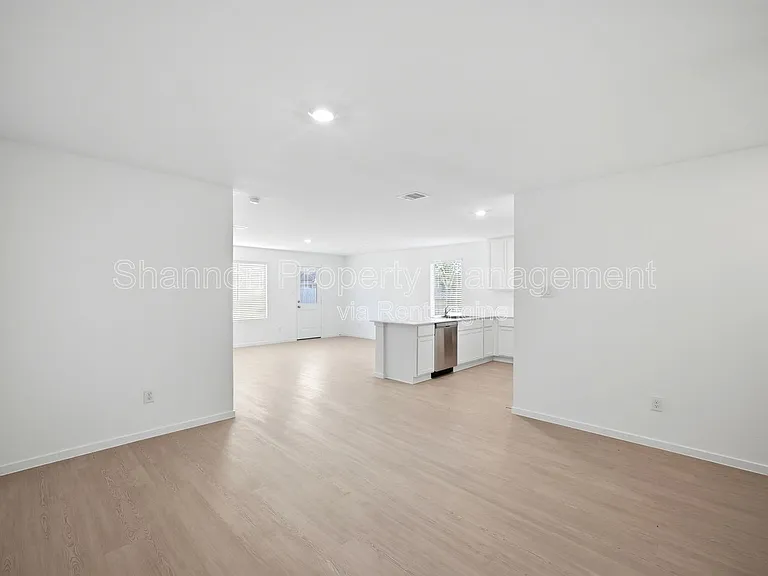 25585 Rose Creek Dr — Photo 7