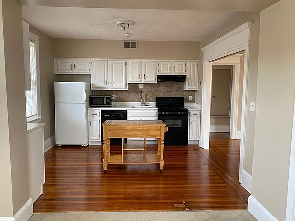 2nd image of 142 Irving Ave APT A3