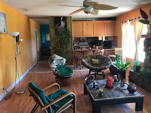 4th image of 2924 E Meadow Ln