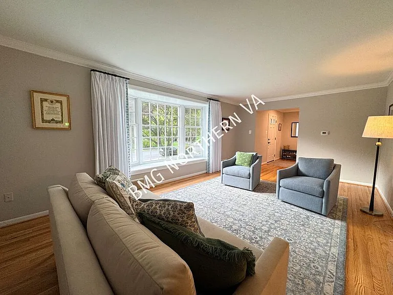 404 Onondio Cir SE — Photo 4