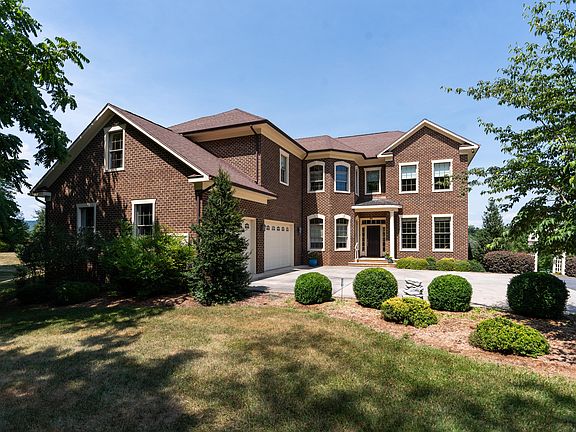 3rd image of 151 Buckland Dr