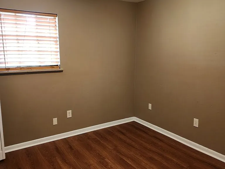 111 Holiday Dr — Photo 11