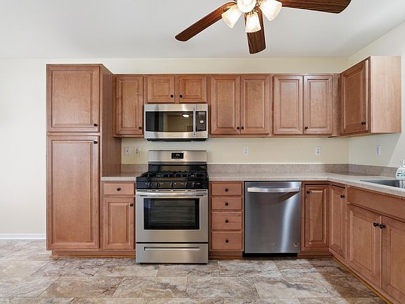 5th image of 398 Golden Oak Dr