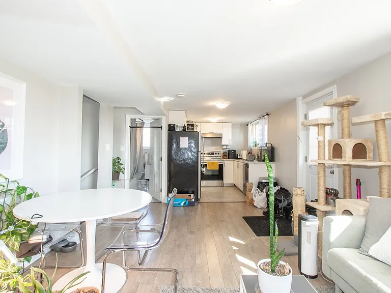 94 Meredith Dr — Photo 10