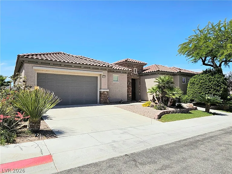 2139 Twin Falls Dr — Photo 3