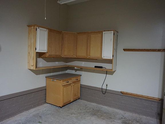 5th image of 207 Fairway Cir