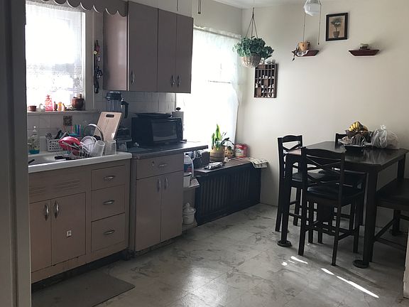 4th image of 2908 N Albany Ave #1