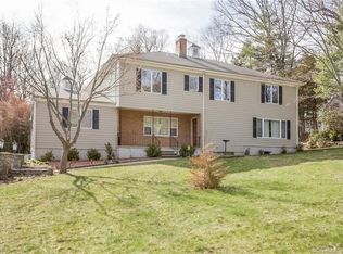 216 Hunting Ridge Rd, Stamford, CT 06903