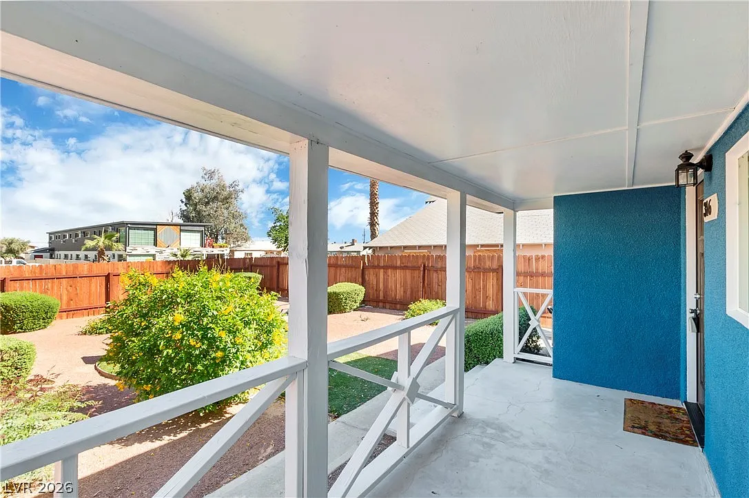 3 bed, 2.0 bath, 2256 sqft, $1,750 — Photo 3