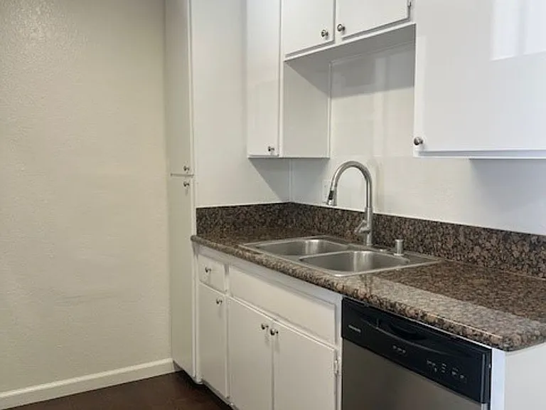 Villa Hermosa Apartments — Photo 39