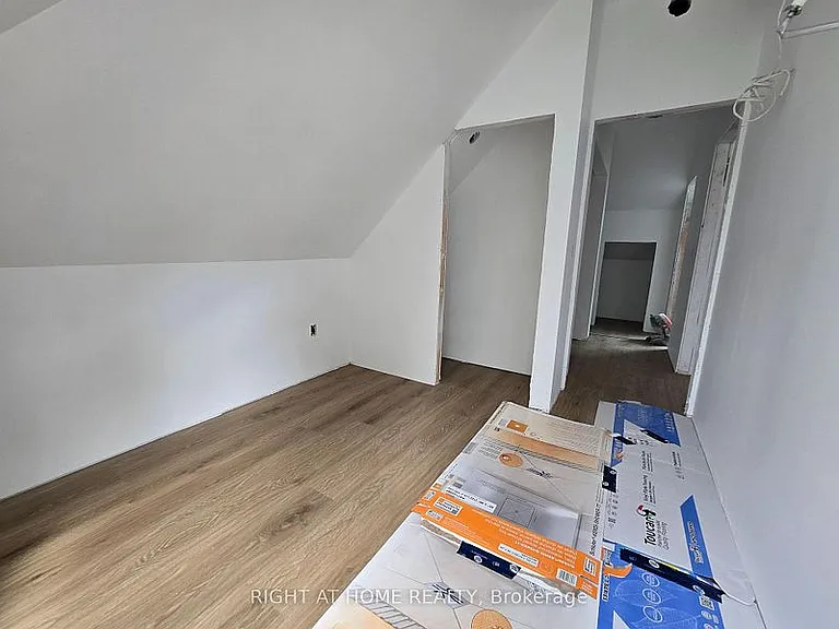 1103 Dufferin St #1 — Photo 12