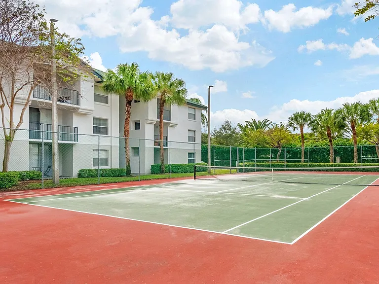 Palm Trace Landings Apartments — Photo 7