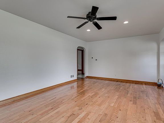 HARDWOOD FLOOR