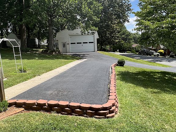 3rd image of 1035 Oakmont Cir #1
