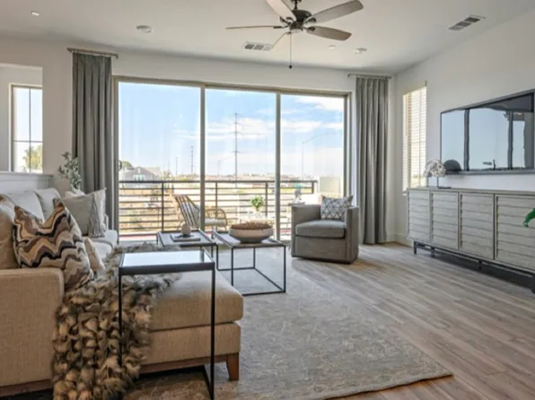 456 W Balsam Ln, Clovis, CA 93611