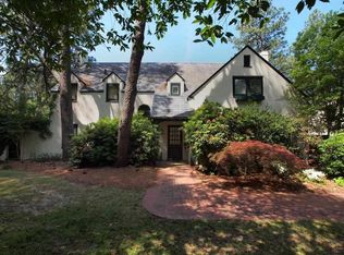 910 E Massachusetts Ave, Southern Pines, NC 28387