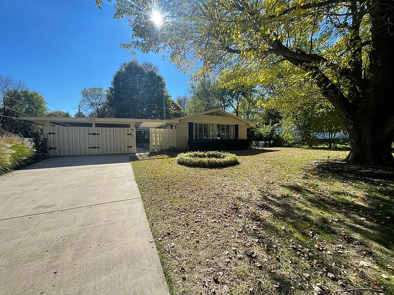 2848 E Eastmoor Dr — Photo 3