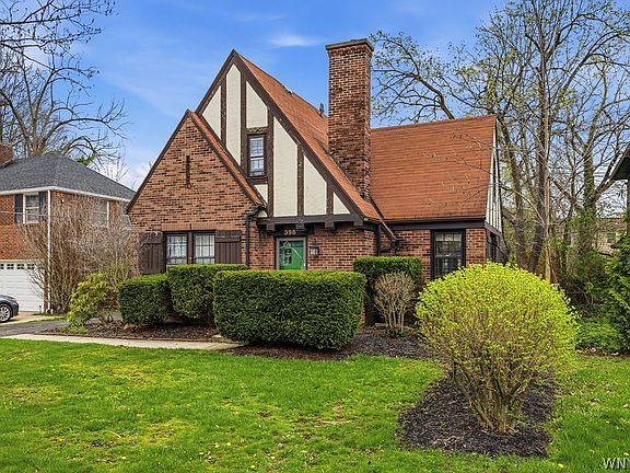 3rd image of 398 Brantwood Rd