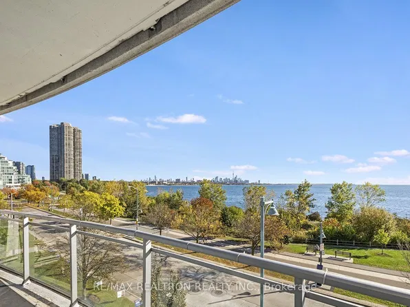 58 Marine Parade Dr #210, Toronto, ON M8V 4G1