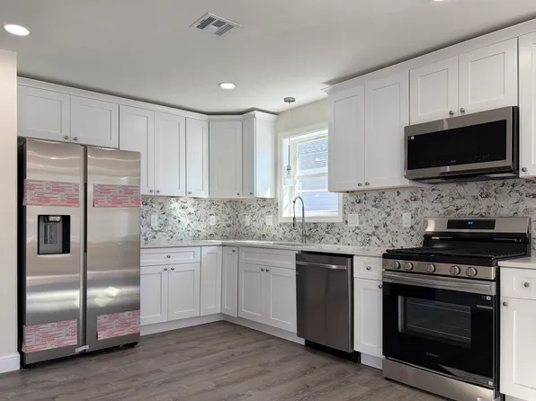 173 Ford St #1, Providence, RI 02909