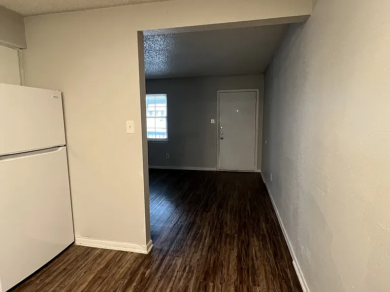 2106 Avenue K #4 — Photo 34