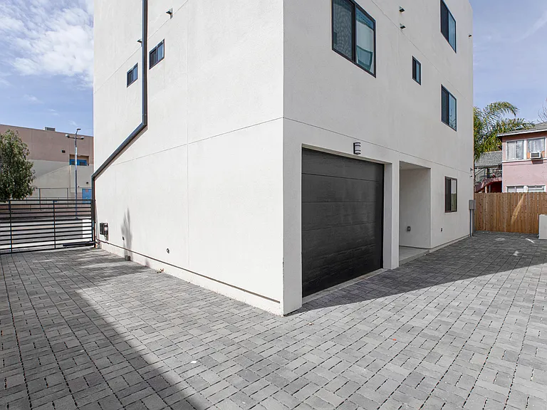 5912.5 Tujunga Ave — Photo 2
