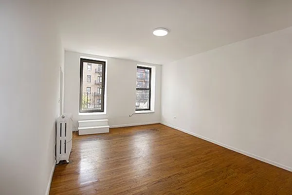 Rented by Jonis Realty | media 32