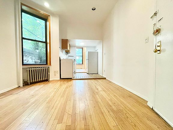 2nd image of 25 King St APT 1RW