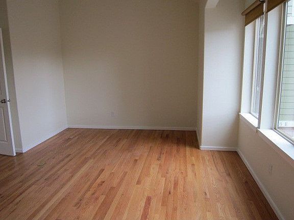 4th image of 205 Avenue E APT D