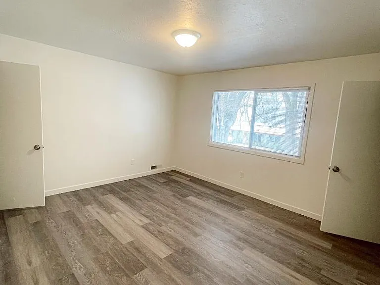 1054 W Goodyear Ave #F — Photo 6