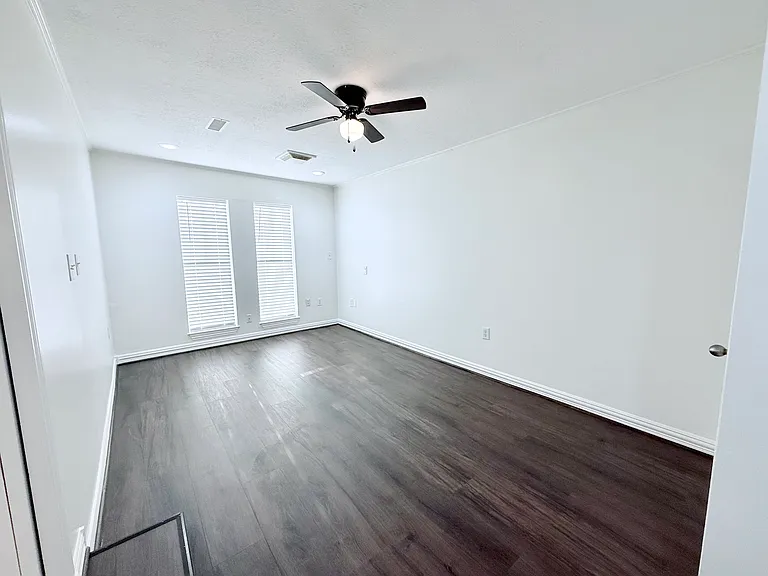 10640 Aledo Dr — Photo 24