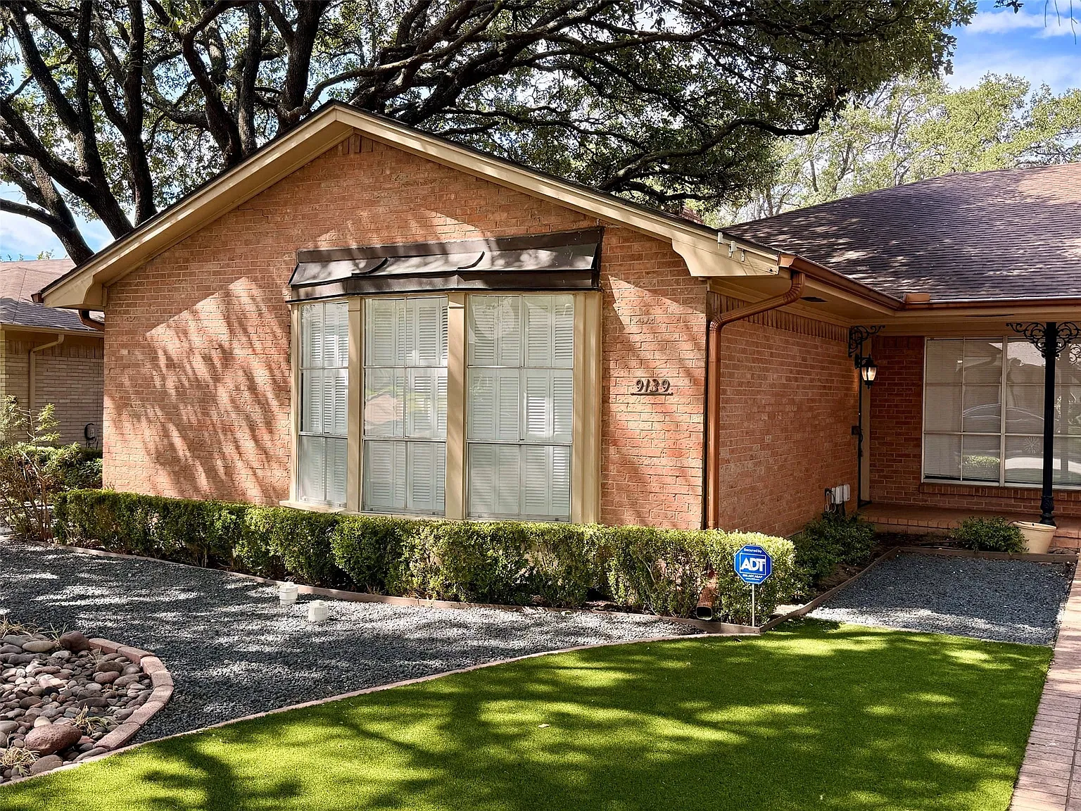 3 bed, 2.0 bath, 1688 sqft, $3,200 — Photo 2