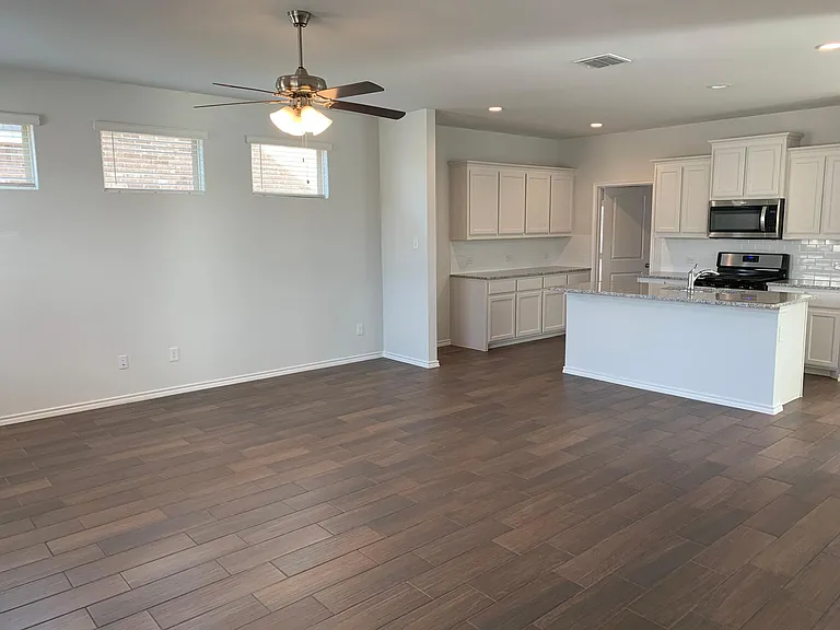 1708 Wayne Ln — Photo 4