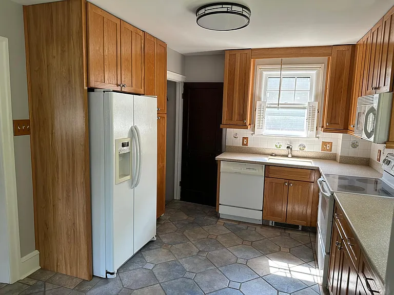 611 Neshaminy Rd — Photo 1