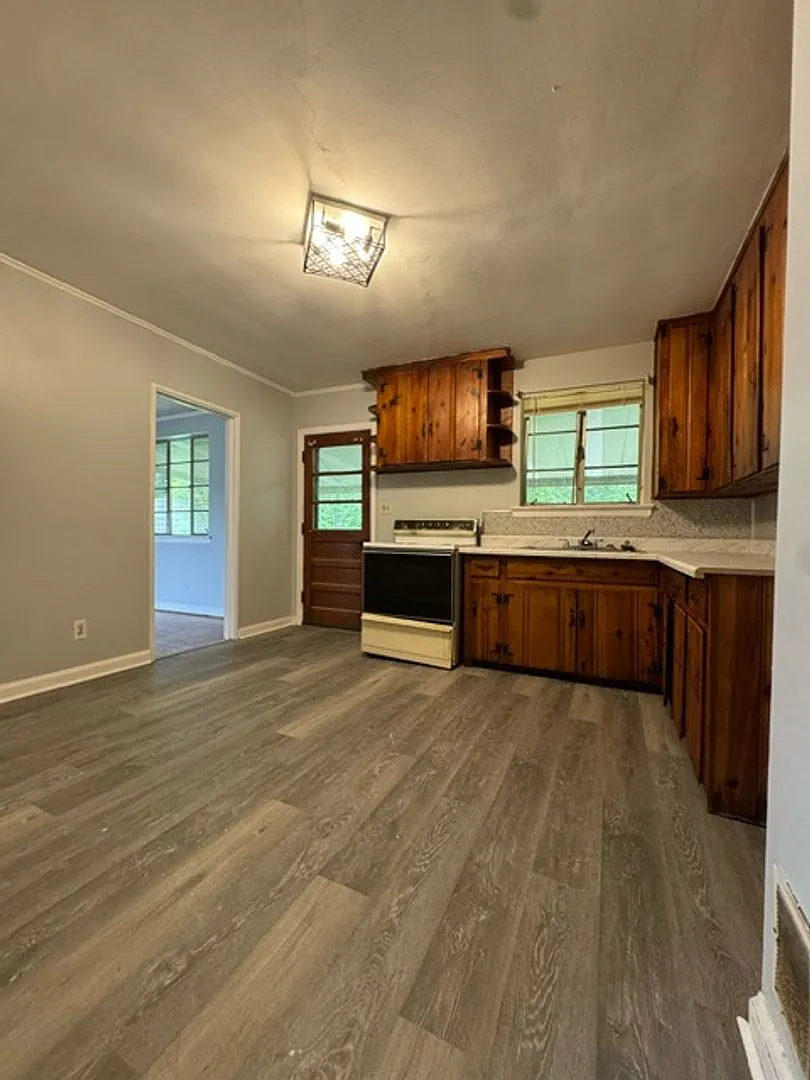 Adorable, Renovated 4/1 Family Home — Photo 3