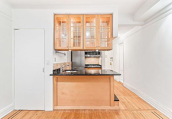 4th image of 235 W 102nd St APT 4Q