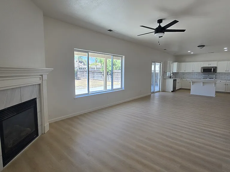 1114 Oak Ave — Photo 8