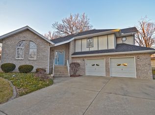 2360 Charles Ct, Ottawa, IL 61350