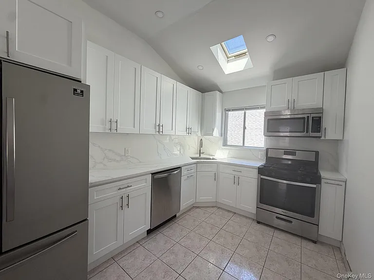 57 Dunwood Rd #B — Photo 4