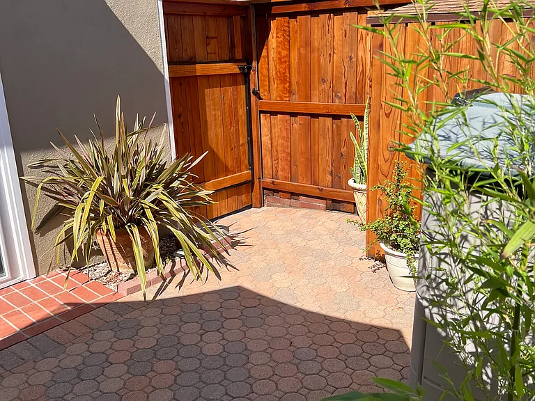 7226 Tuolumne Dr — Photo 2