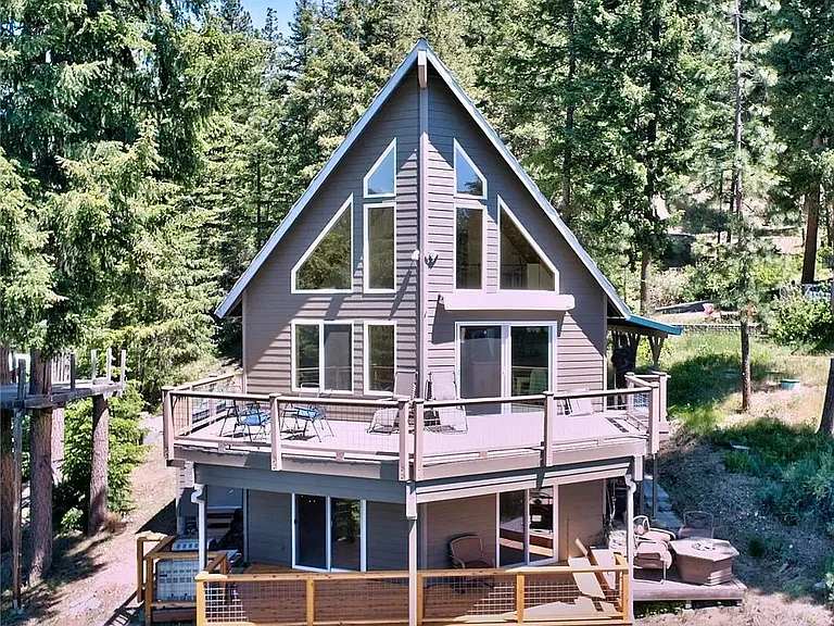 Aerial view of the back - two decks