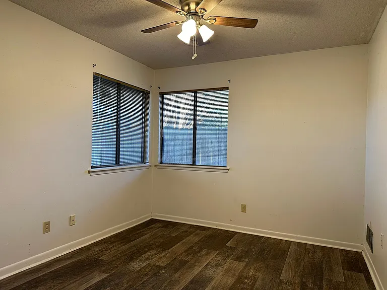 103 Montego Ct — Photo 8