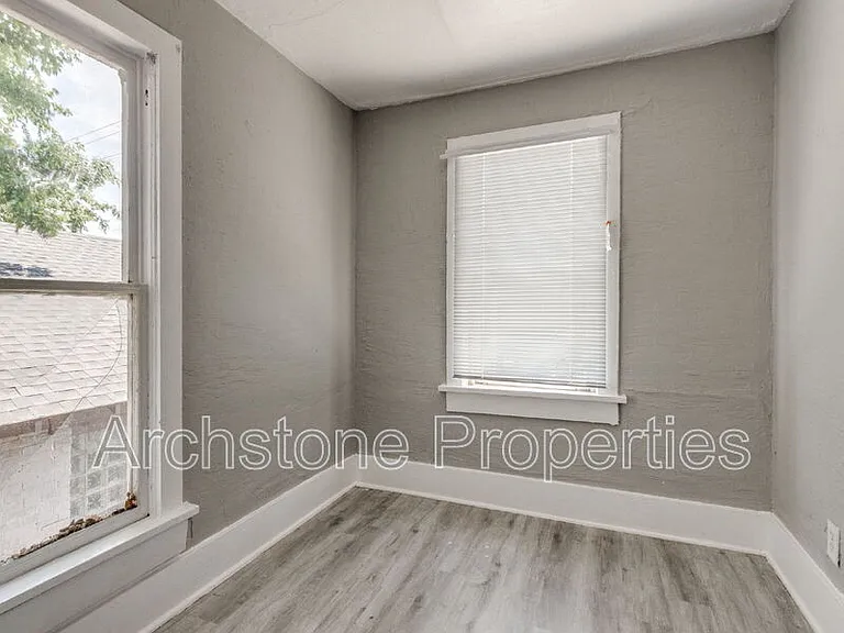4407 N Military Ave — Photo 14