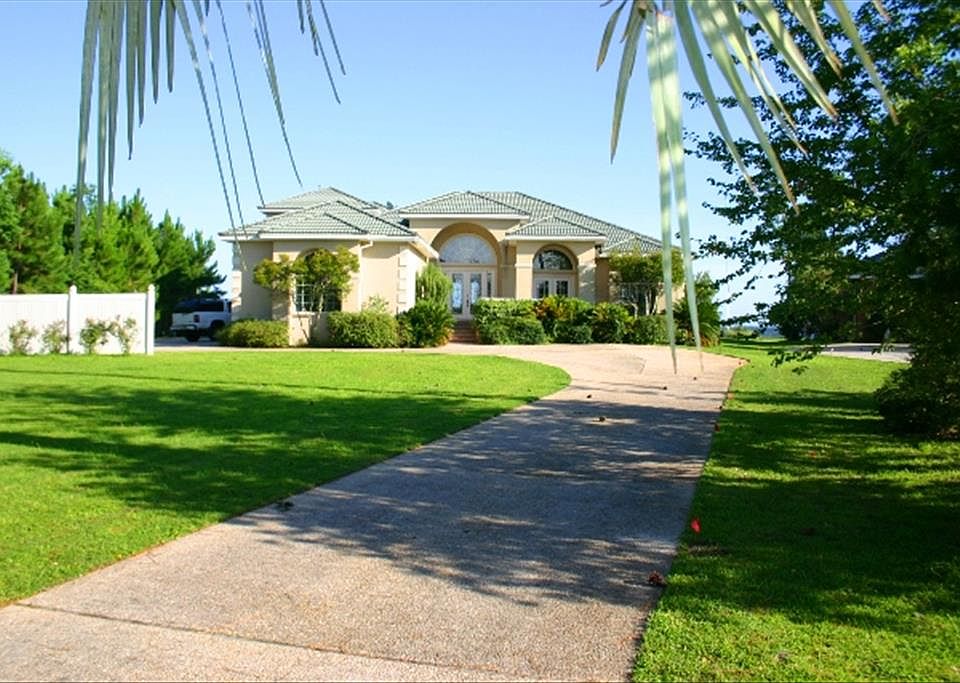 1st image of 249 Yacht Club Dr