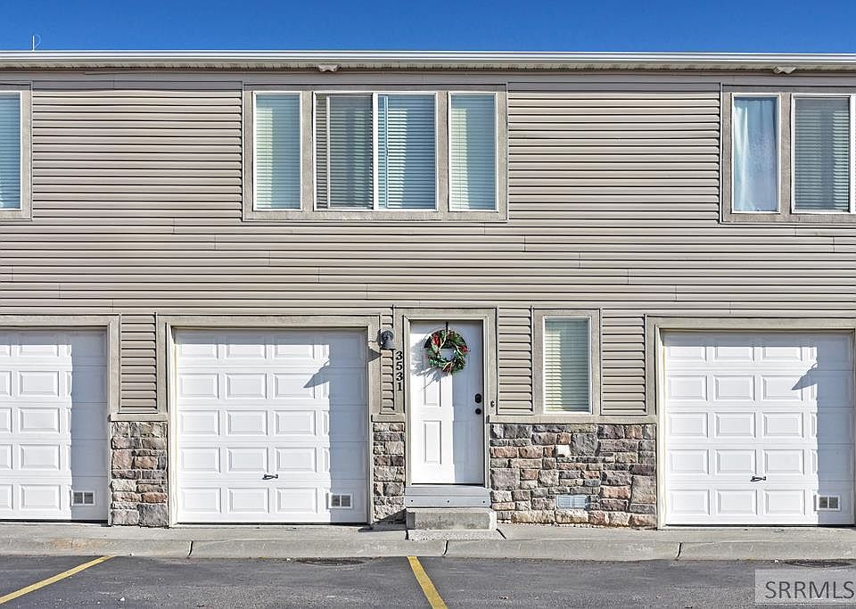 1st image of 3531 E Greenfield Dr
