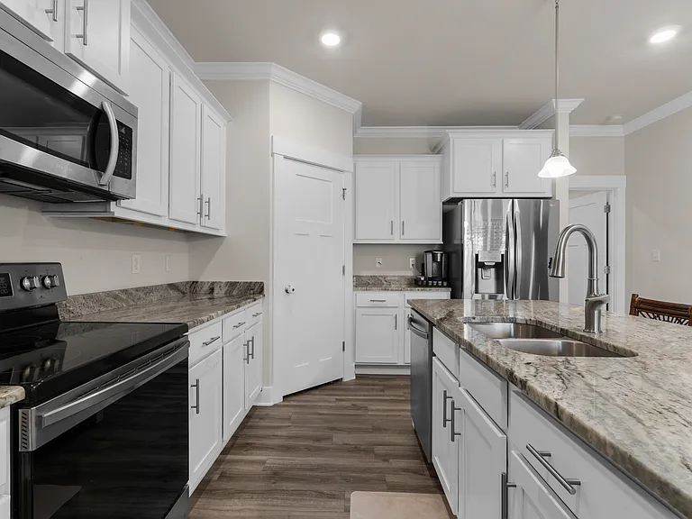 1048 Pheasant Cir — Photo 15