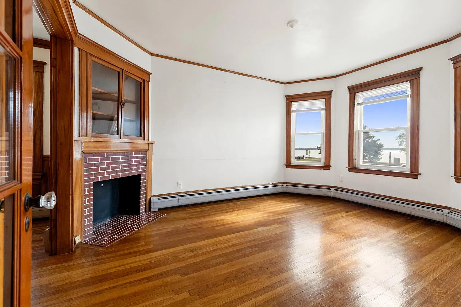 3 bed, 1300 sqft, $4,700 — Photo 3