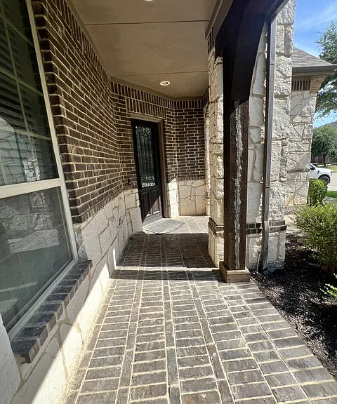 1123 Brigham Dr — Photo 2