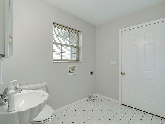 5th image of 3005 Old Hollow Rd